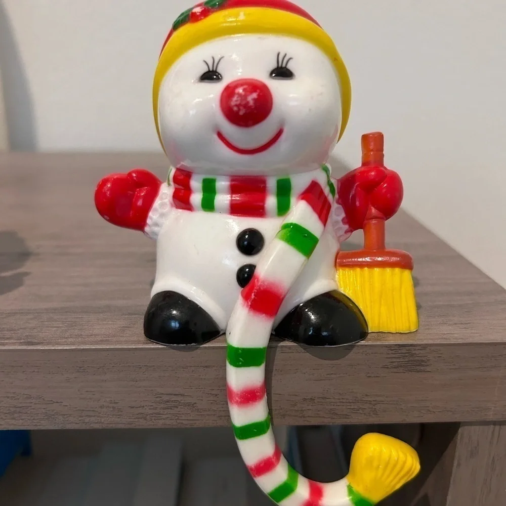 VTG Christmas Stocking Holder Hanger Snowman Future 1985 Resin Shelf Sitter 2